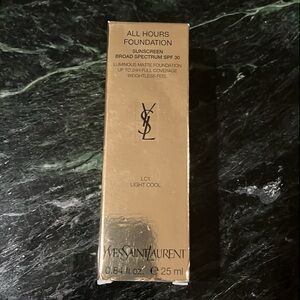 NWT Yves Saint Laurent YSL All Hours Foundation LGT Light Cool